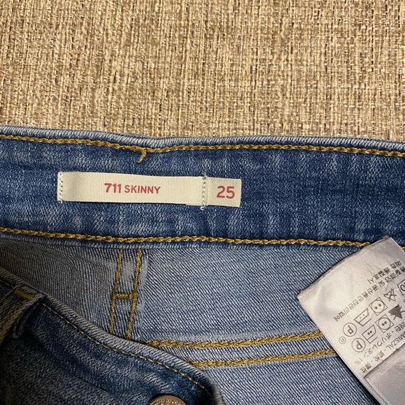 Levi’s Jean - Picture 4 of 4